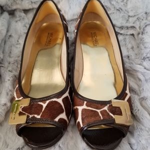 Michael Kors Beverly Demi Wedge Cow Hair Giraffe Print Peep Toe Slip-On Sz 9
